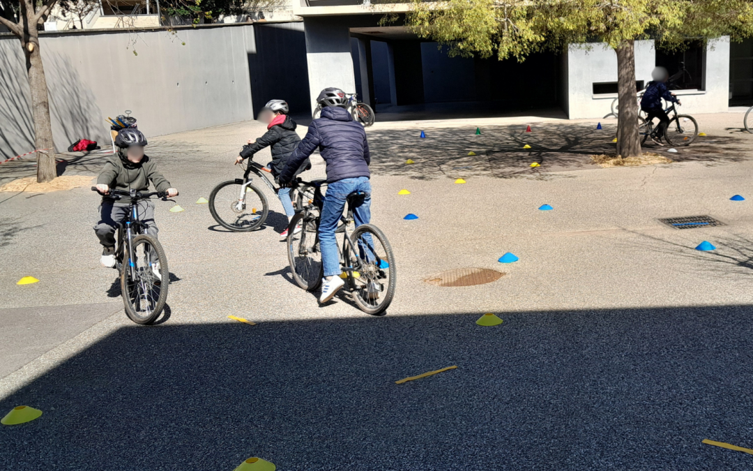 Sensibilisation à la sécurité routière à vélo : une intervention ludique et éducative à Nyons